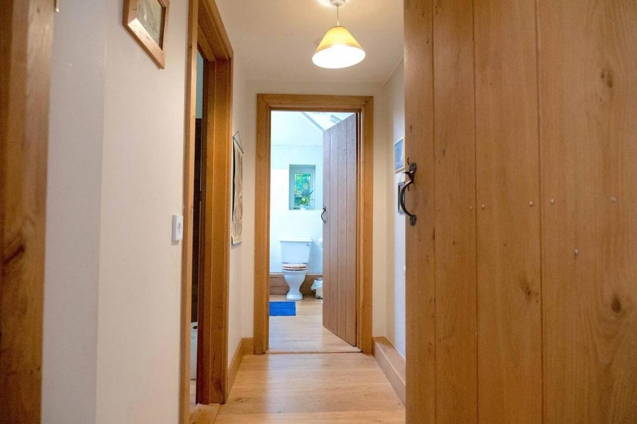 Lovely In The Heart Of Somerset, Sleeps 9 Holiday home Shepton Mallet