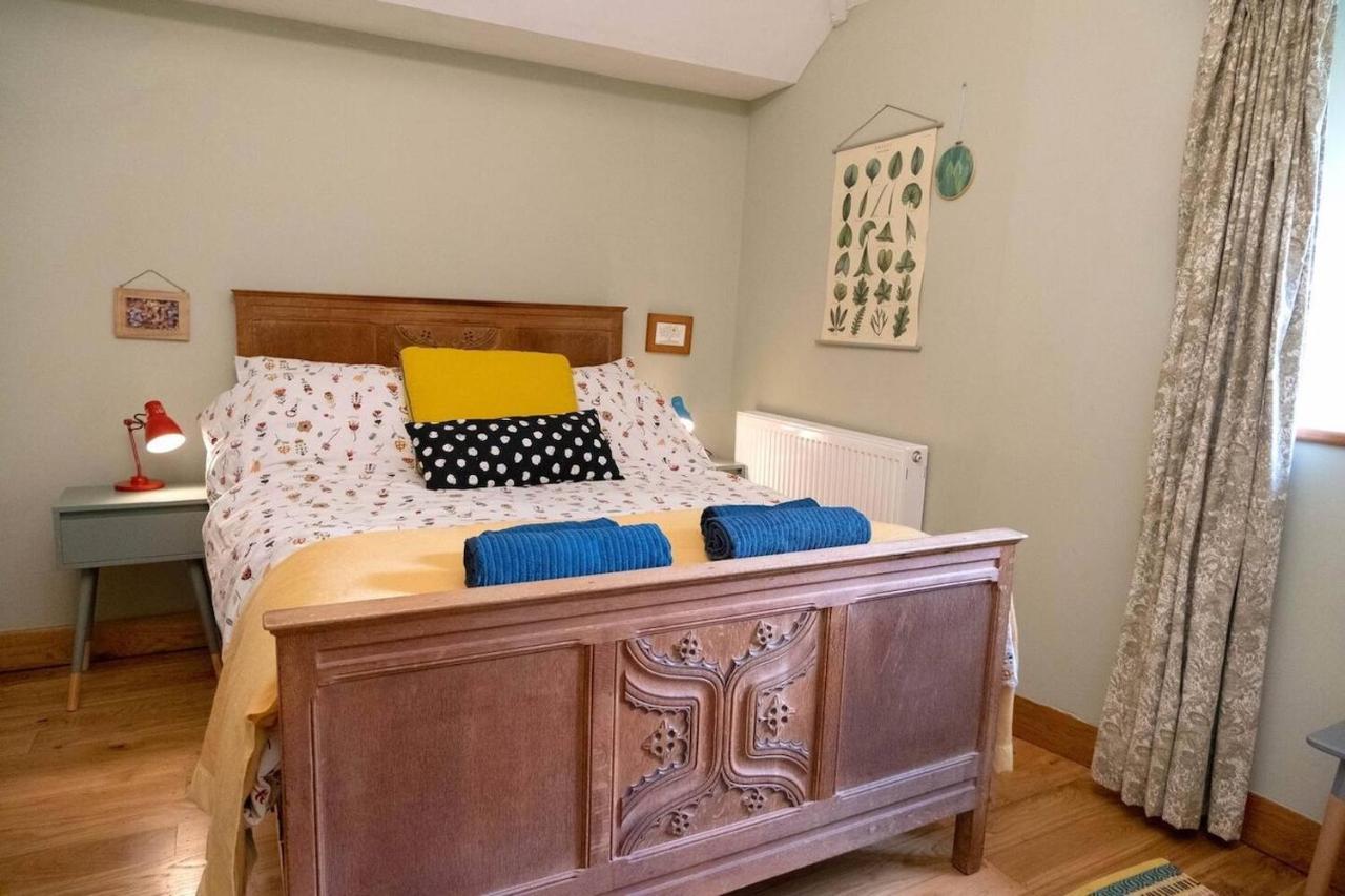 Lovely In The Heart Of Somerset, Sleeps 9