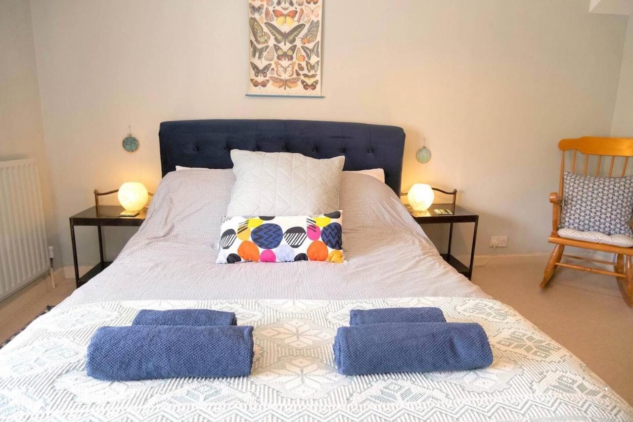 Lovely In The Heart Of Somerset, Sleeps 9 Holiday home Shepton Mallet