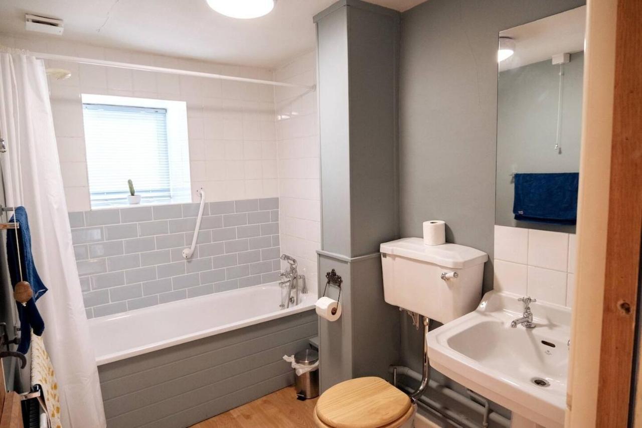 Holiday home Lovely In The Heart Of Somerset, Sleeps 9