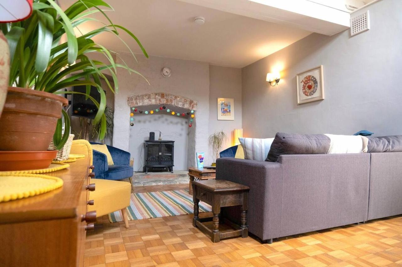 Holiday home Lovely In The Heart Of Somerset, Sleeps 9