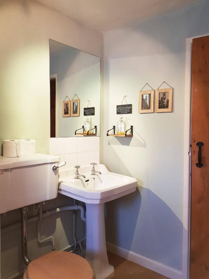 Holiday home Lovely In The Heart Of Somerset, Sleeps 9 *